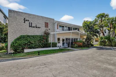 214 Inlet Way 106, Palm Beach Shores – sold