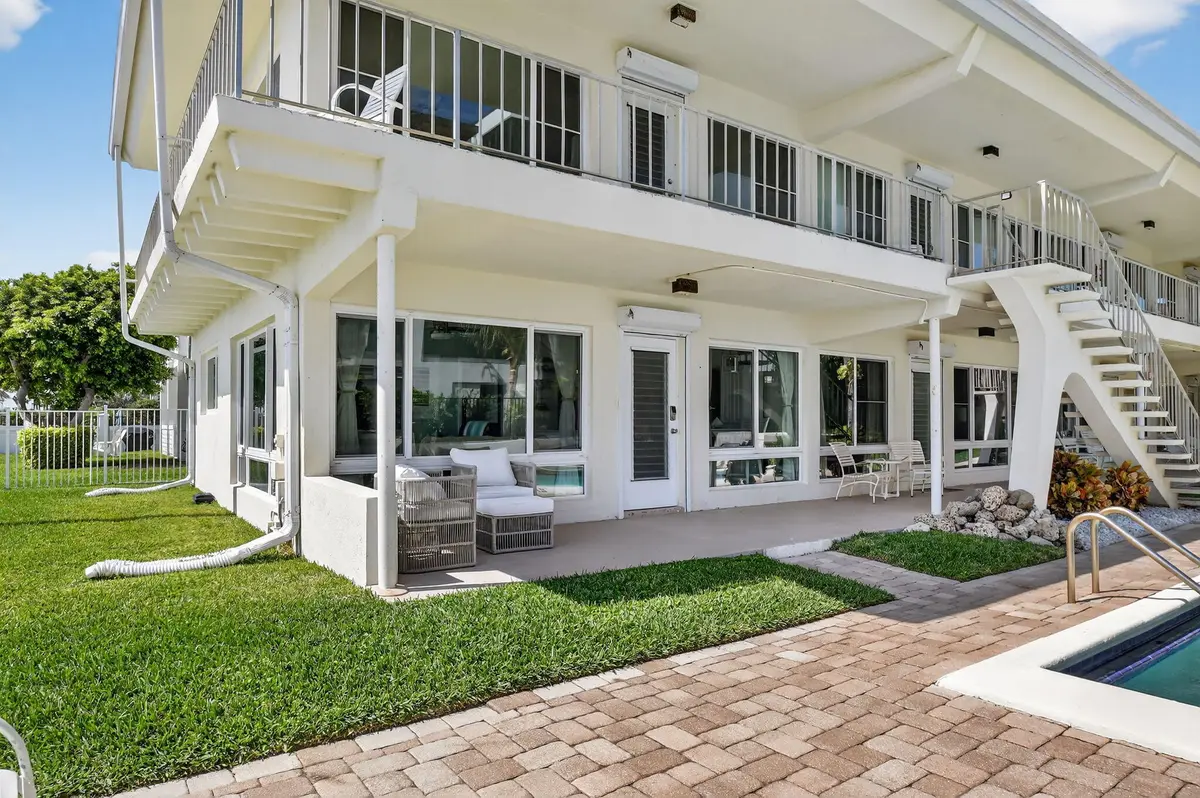 11-web-or-mls-DSC_2831 at 214 Inlet Way 106, Palm Beach Shores