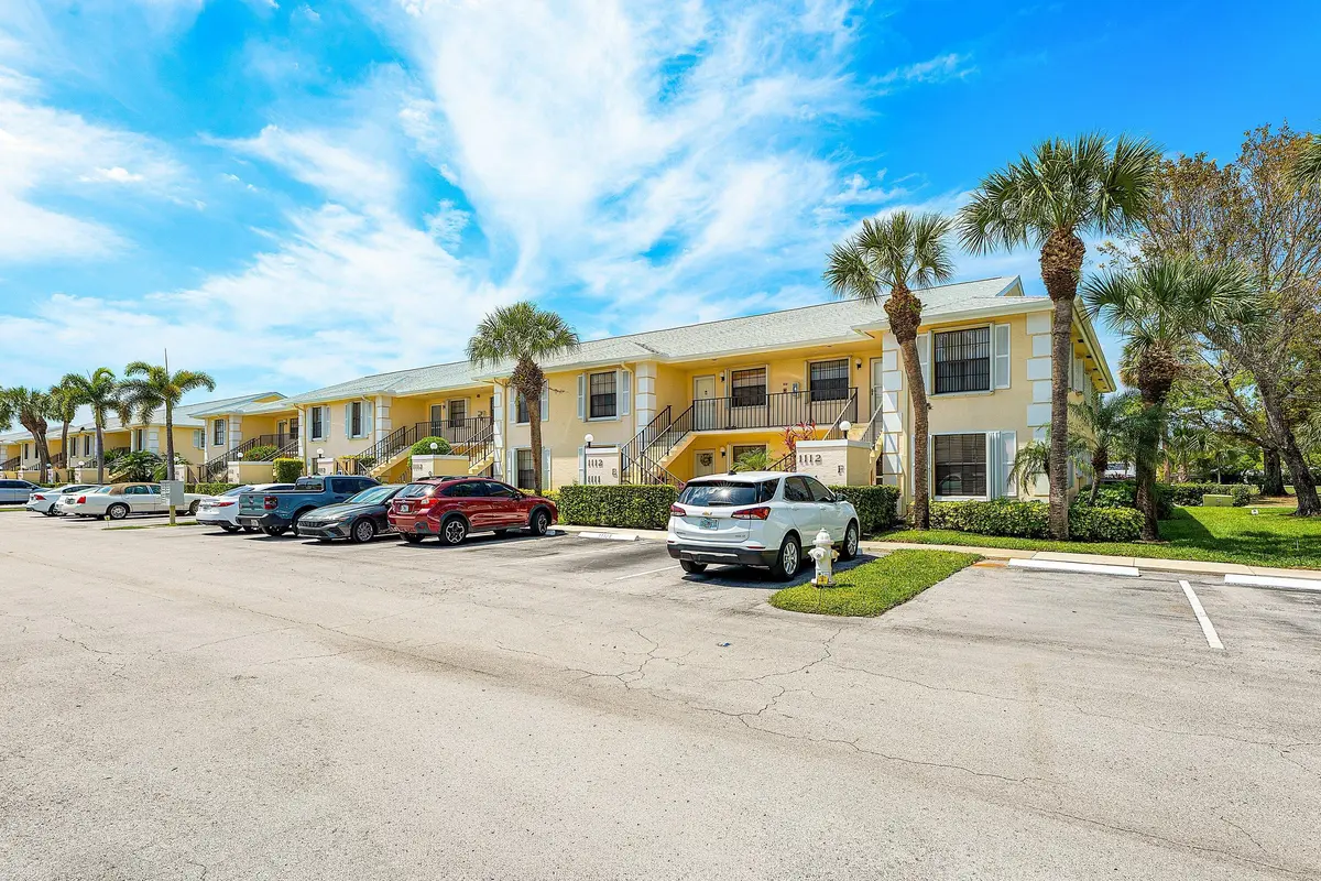 Steps To Your Car! at 1111 Keystone Drive B, Jupiter