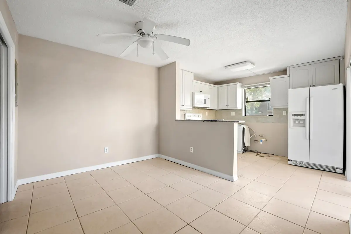 05 Dining room 01 at 1302 Nebraska Avenue 6b, Fort Pierce