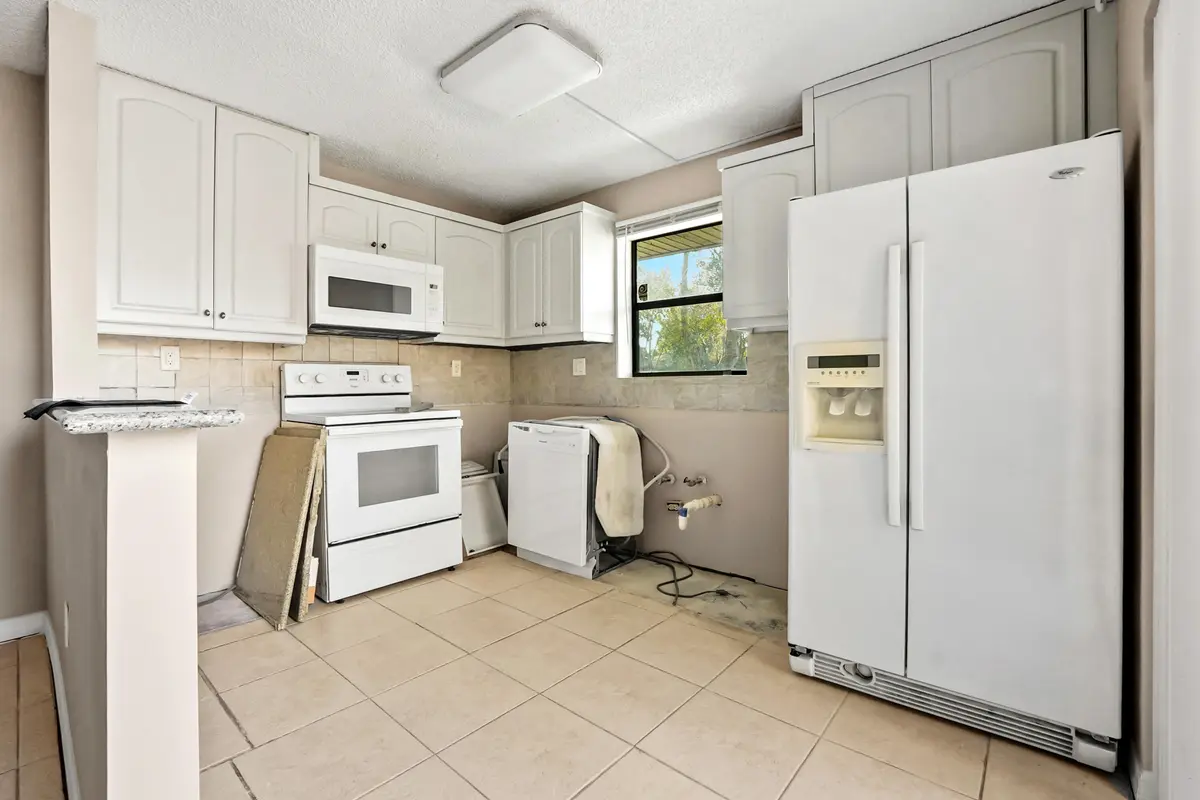 07 Kitchen 01 at 1302 Nebraska Avenue 6b, Fort Pierce