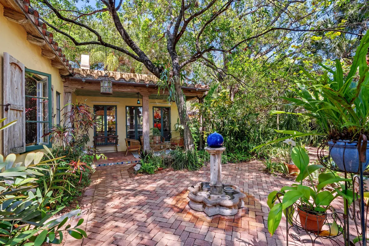 COURTYARD_DT at 825 Alamanda Street, Boca Raton