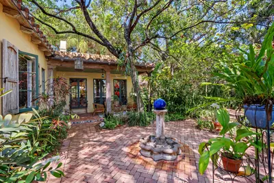 825 Alamanda Street, Boca Raton – Single Family Residence for sale