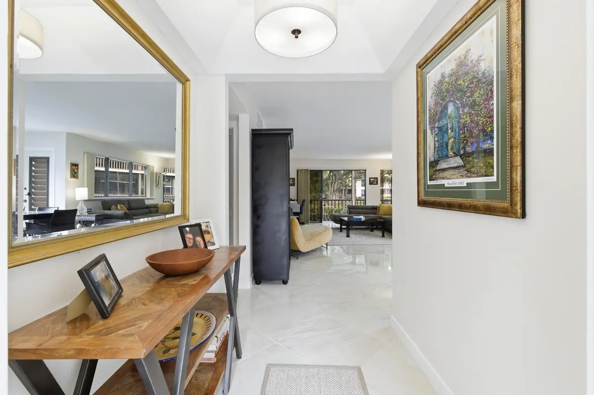Foyer at 137 Brackenwood Road, Palm Beach Gardens