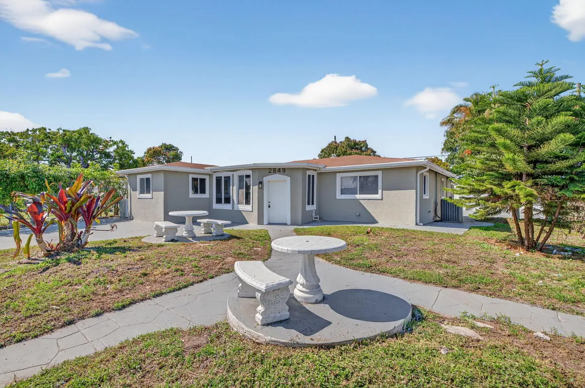 1-web-or-mls-699A9644 at 2849 SW 10th Street, Fort Lauderdale