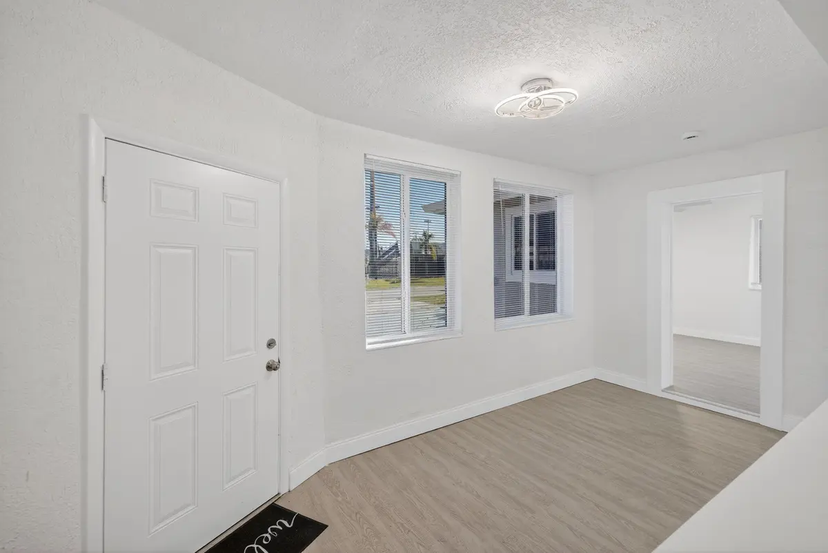 10-web-or-mls-699A9724 at 2849 SW 10th Street, Fort Lauderdale
