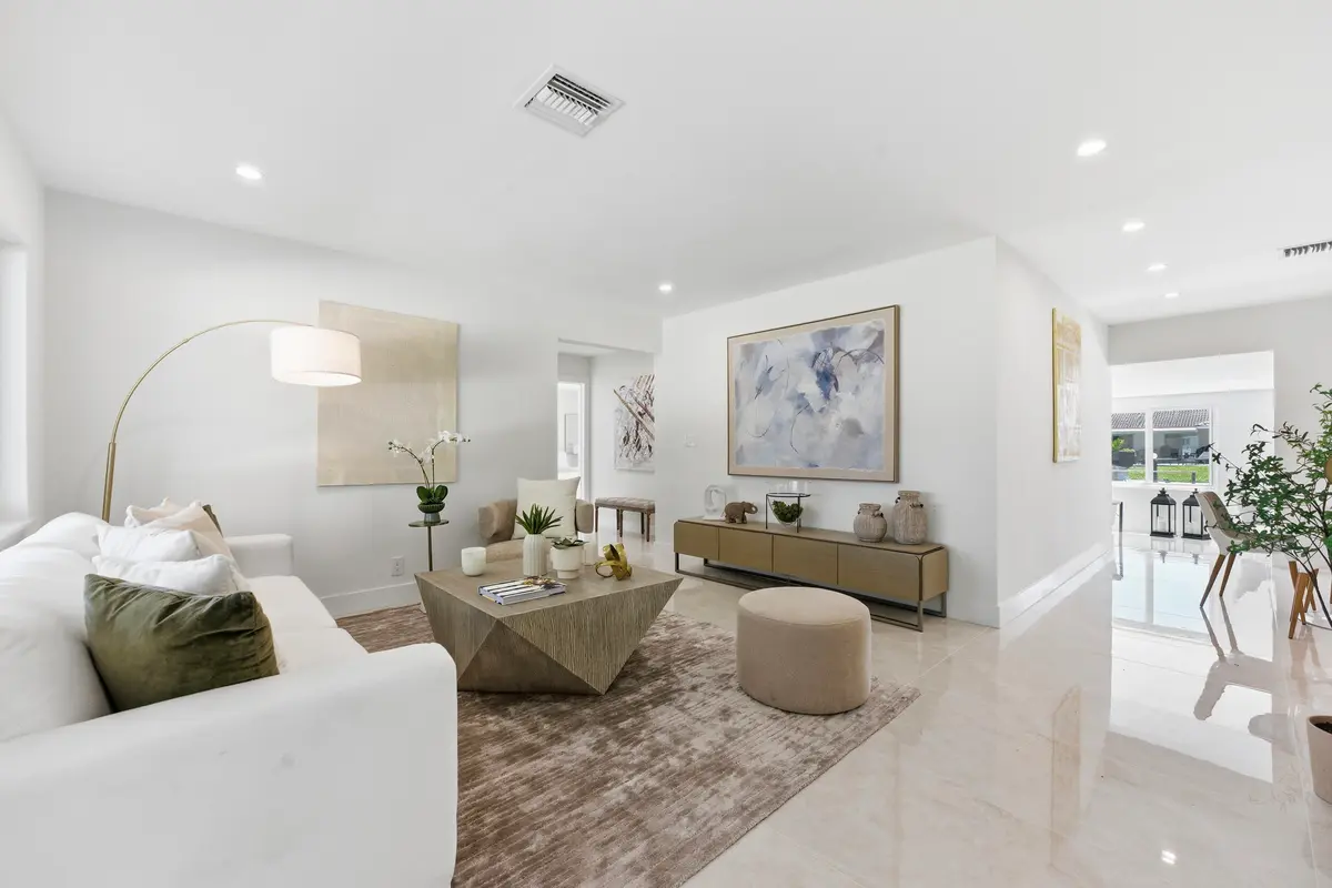 _jjl9332 at 2280 SE 10th Court, Pompano Beach