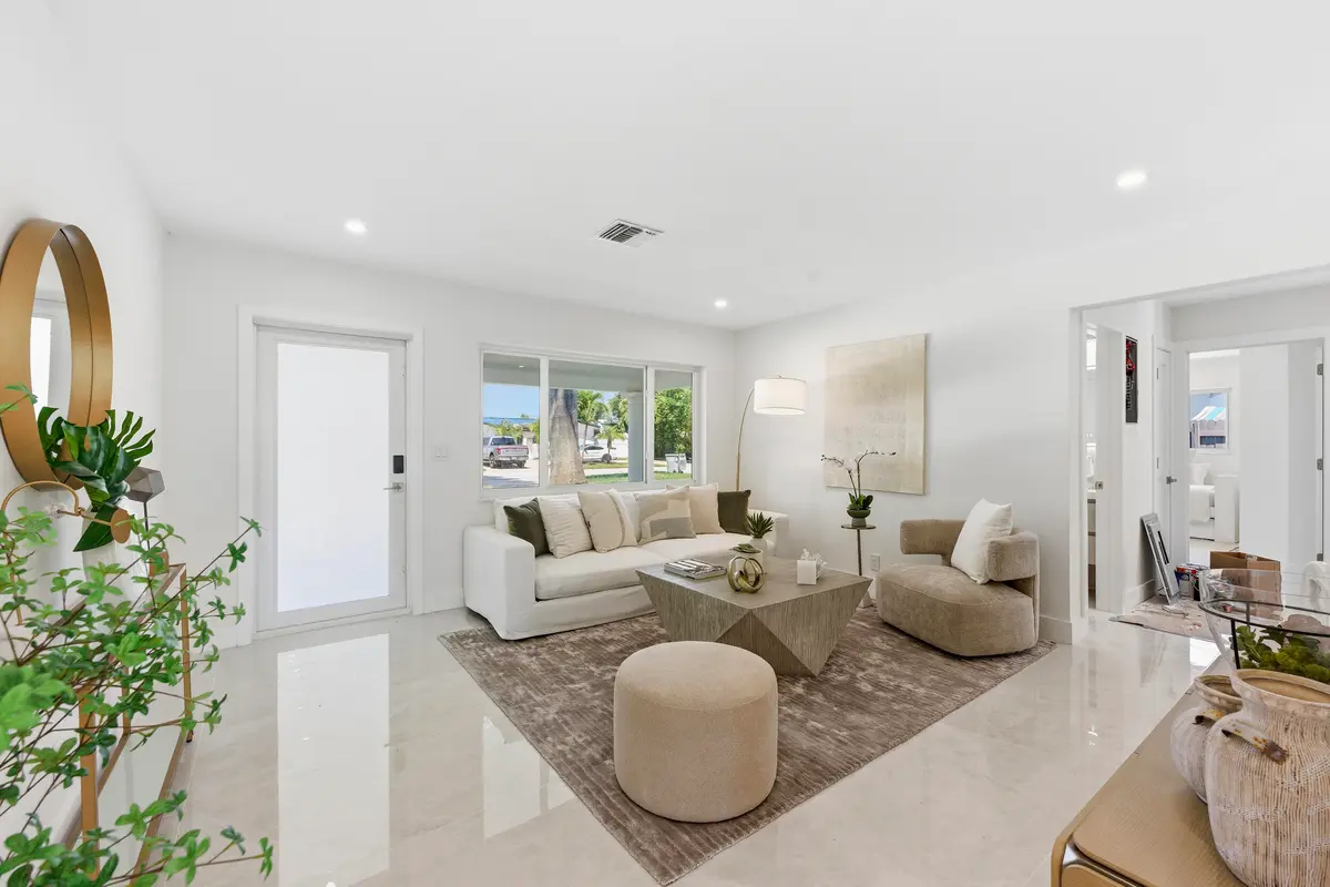 _jjl9342 at 2280 SE 10th Court, Pompano Beach