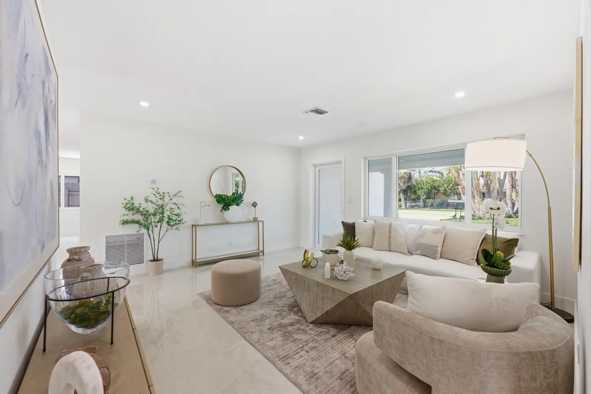_jjl9347 at 2280 SE 10th Court, Pompano Beach