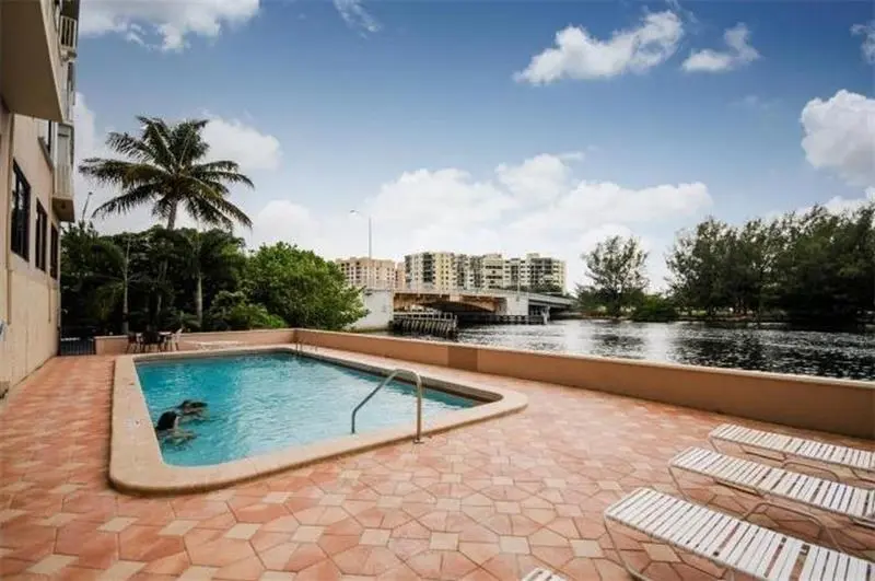 pool at 1401 N Riverside Drive 307, Pompano Beach