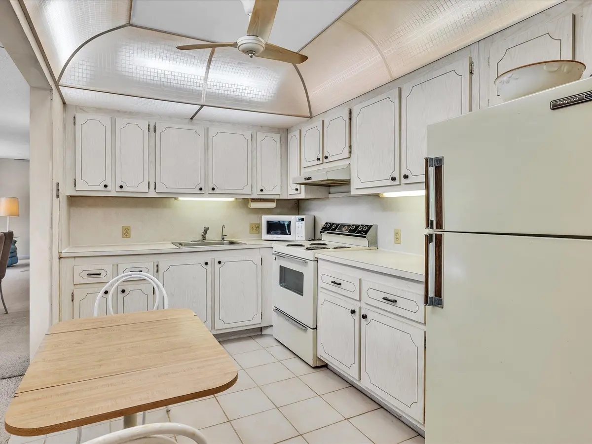 kitchen at 288 Fanshaw G, Boca Raton