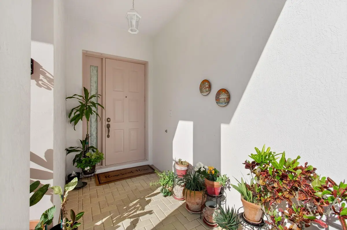 9692 Sandpiper at 9692 Sandpiper Lane, West Palm Beach