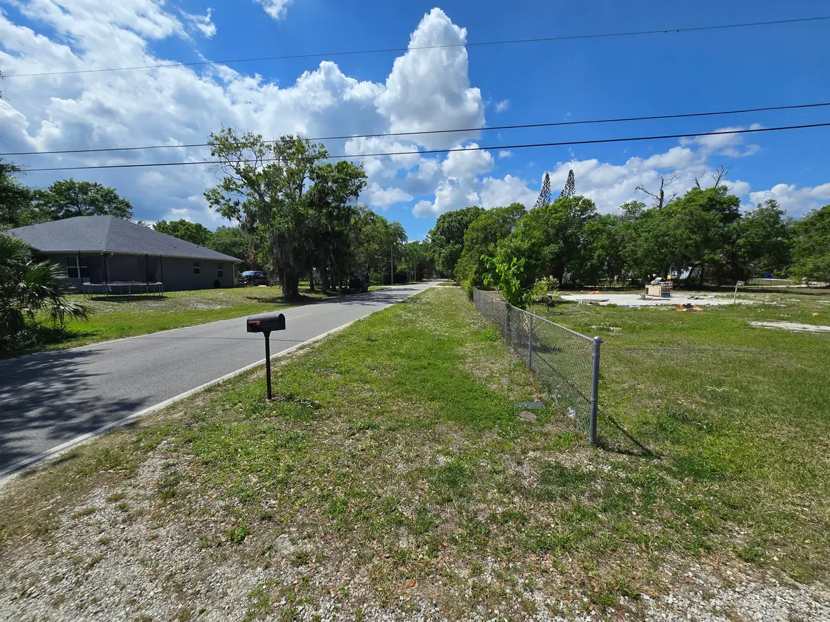 144 N Elm Street, Fellsmere, FL – photo 4