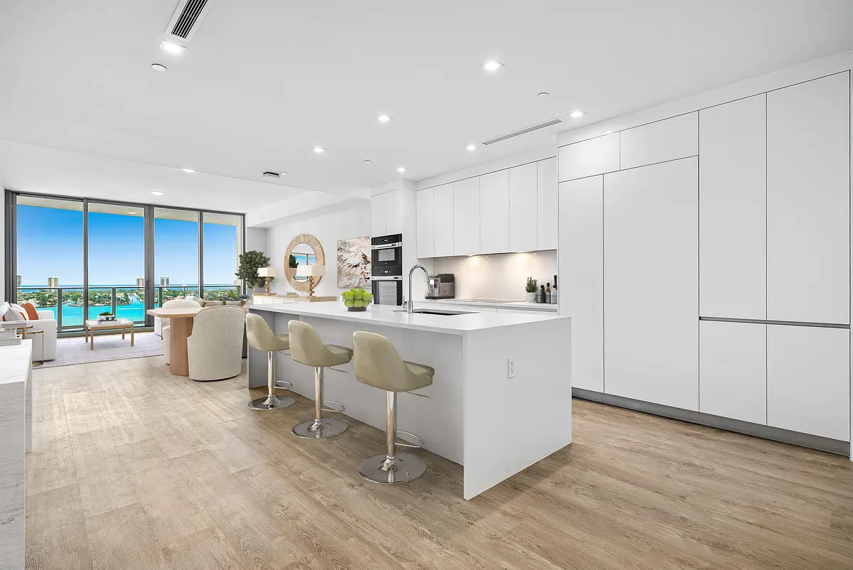 Virtually staged at 220 Lake Shore Drive 1508, Lake Park