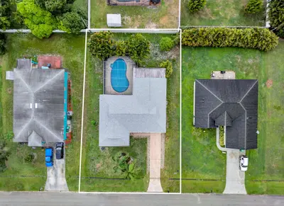 1918 SE Cheltenham Street, Port St. Lucie – Single Family Residence for sale