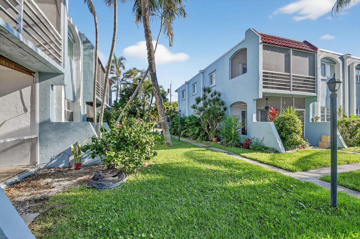 30-web-or-mls-DSC_0409 at 1432 S Lakeside Drive 4, Lake Worth Beach