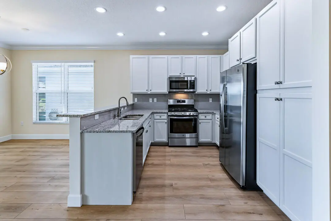 White Kitchen cabinets at 12186 SW Jasper Lake Way, Port St. Lucie