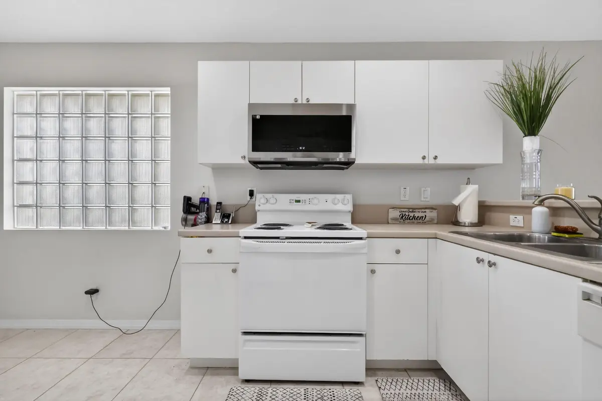 KITCHEN at 7207 Modena Drive, Boynton Beach