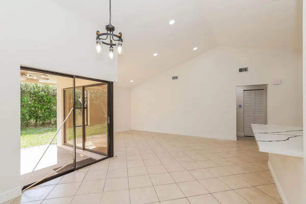 004-photo-dining-room-15274947 at 5134 NW 42nd Terrace, Coconut Creek
