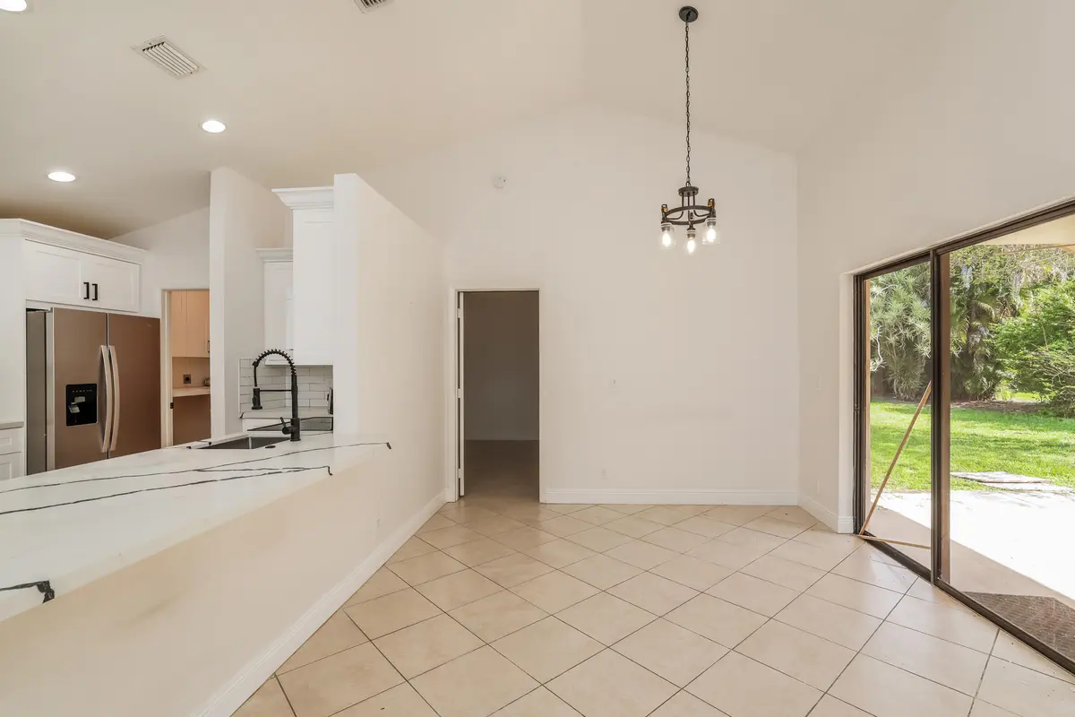 005-photo-dining-room-15274954 at 5134 NW 42nd Terrace, Coconut Creek