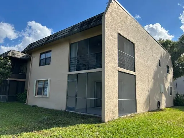 125 rear at 145 Lake Nancy Lane 125, West Palm Beach