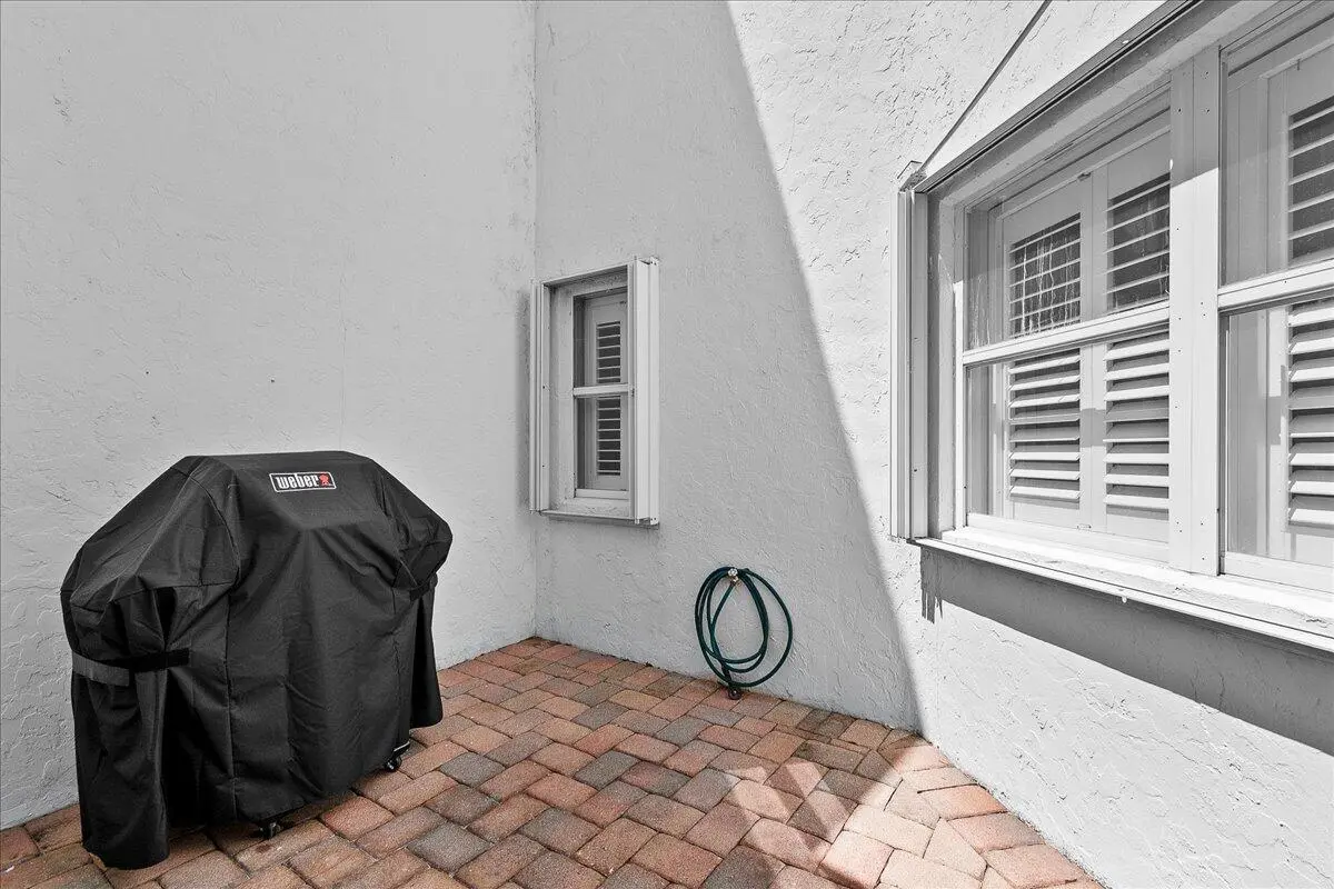 06-JLC_7818 at 2424 SW Foxpoint Trail, Palm City