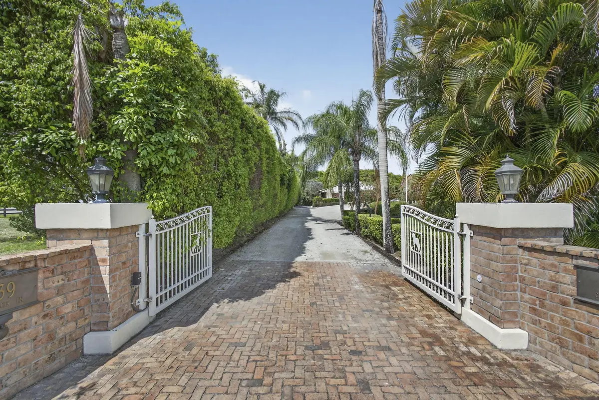 Entrance at 739 Cindy Circle Lane, Wellington
