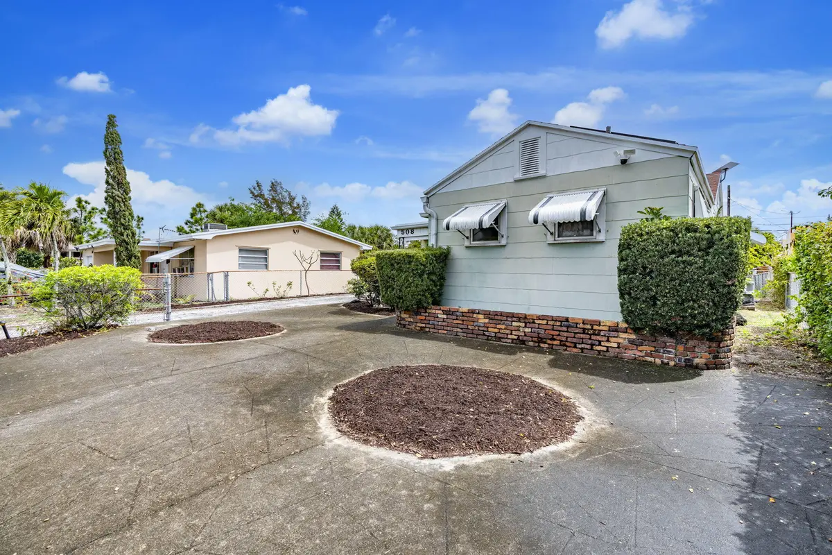 2-web-or-mls-iPixx_00_3 at 508 S B Street, Lake Worth Beach