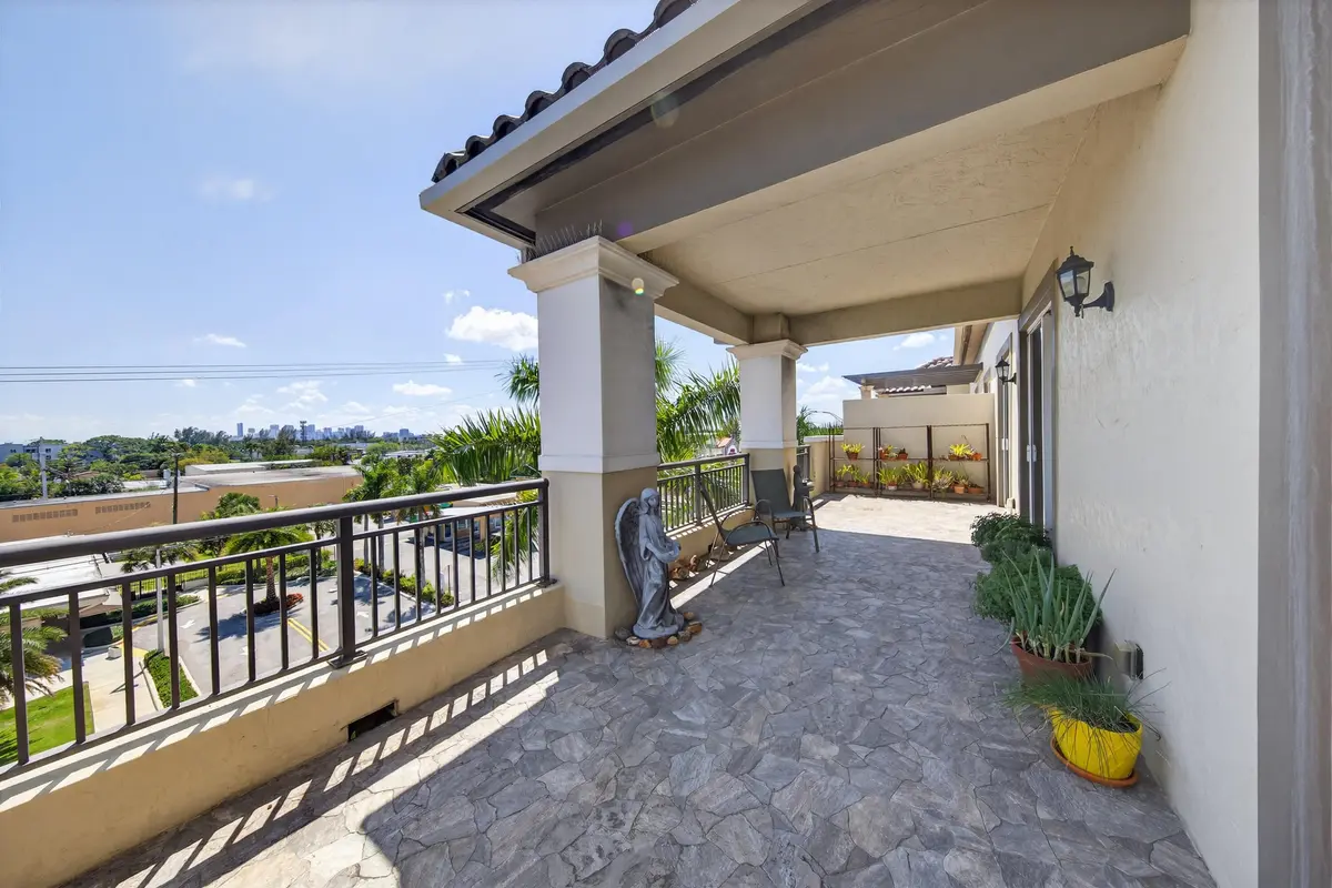 mcclellan-6 at 2631 NE 14th Avenue 406, Wilton Manors