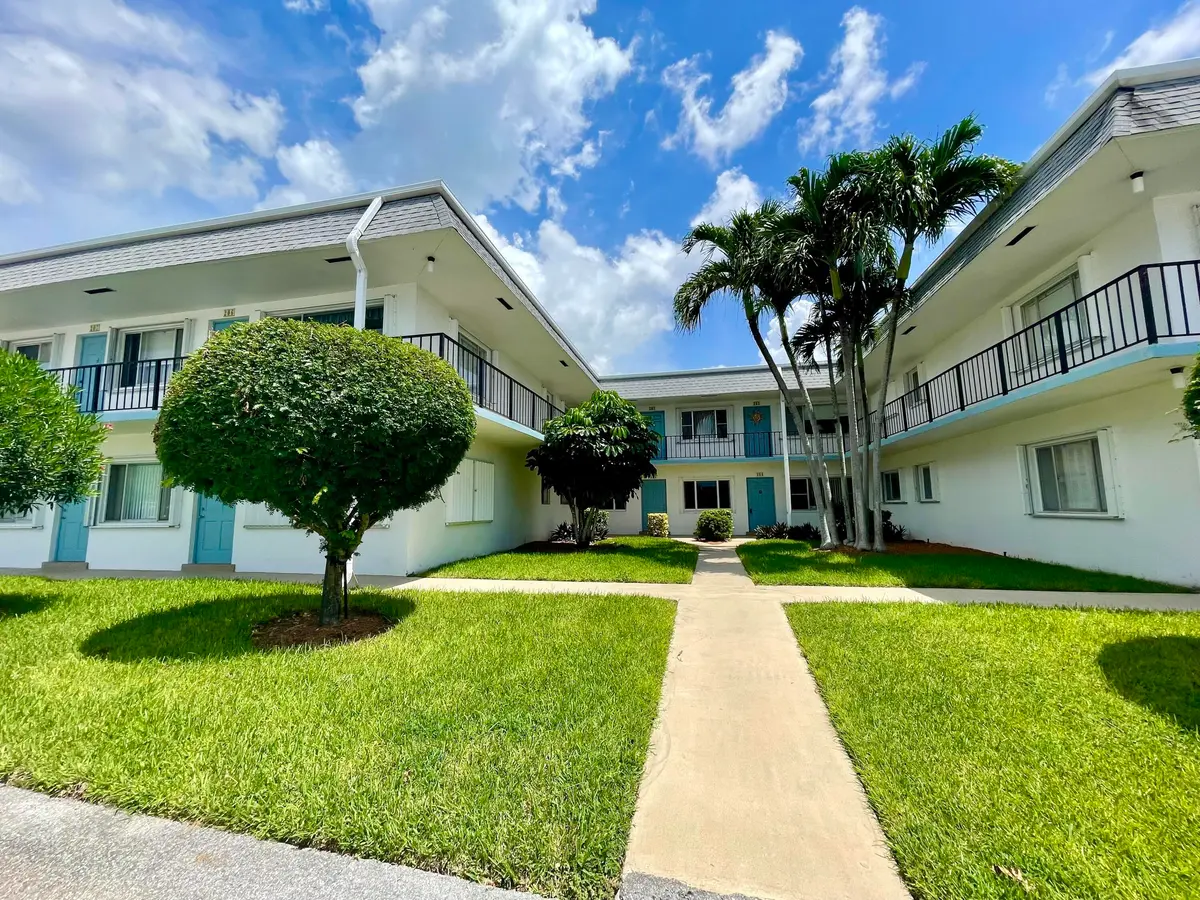 front at 3402 Cynthia Lane 205, Lake Worth Beach