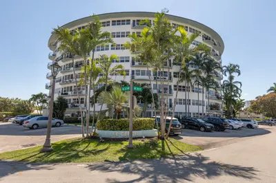 3250 NE 28th Street 404, Fort Lauderdale – Condominium for sale