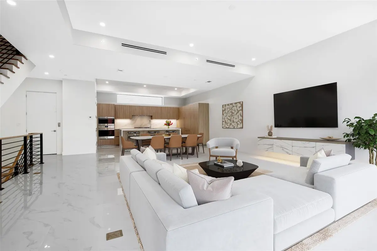 Photo 2 at 804 NE 2nd Street, Fort Lauderdale