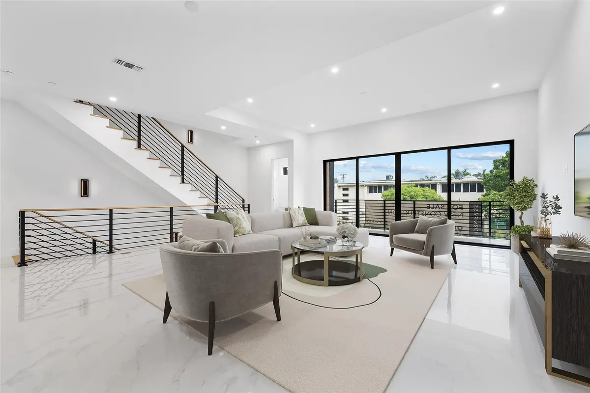 Photo 3 at 804 NE 2nd Street, Fort Lauderdale