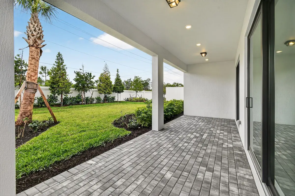 Lot68–13814DalradaAve_yard at 13814 Dalrada Avenue Coral 68, Palm Beach Gardens