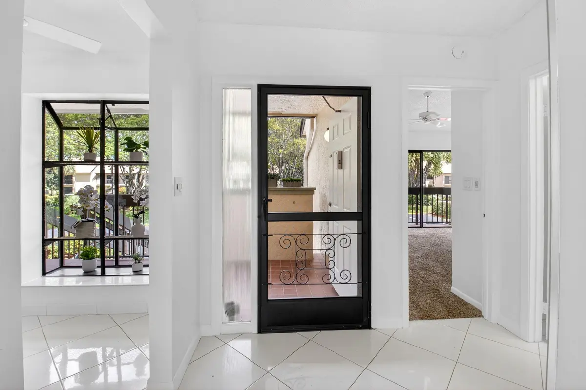 Foyer at 5106 Oak Hill Lane 923, Delray Beach