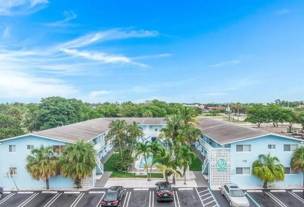 f972ed2b6d358c746757ae7e41ade2b3l-m20726 at 1751 NE 31st Street 26, Pompano Beach