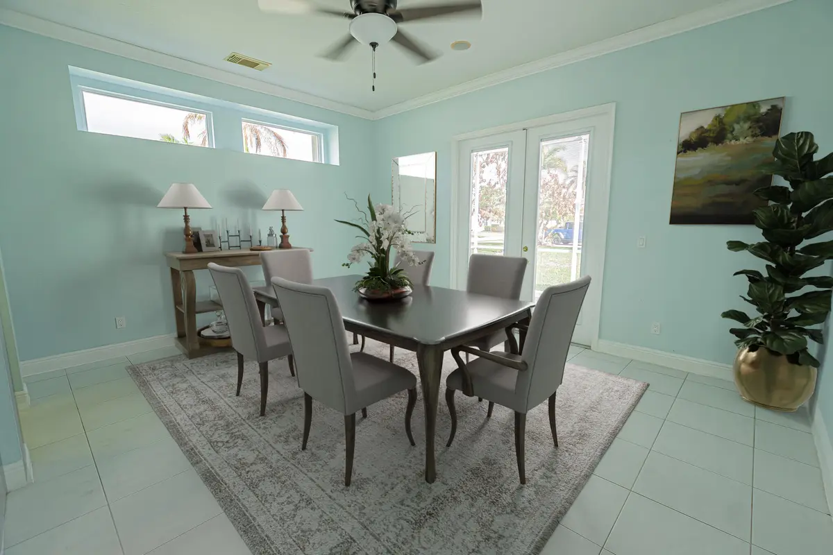 virtually staged flex room at 668 SW Lake Charles Circle, Port St. Lucie