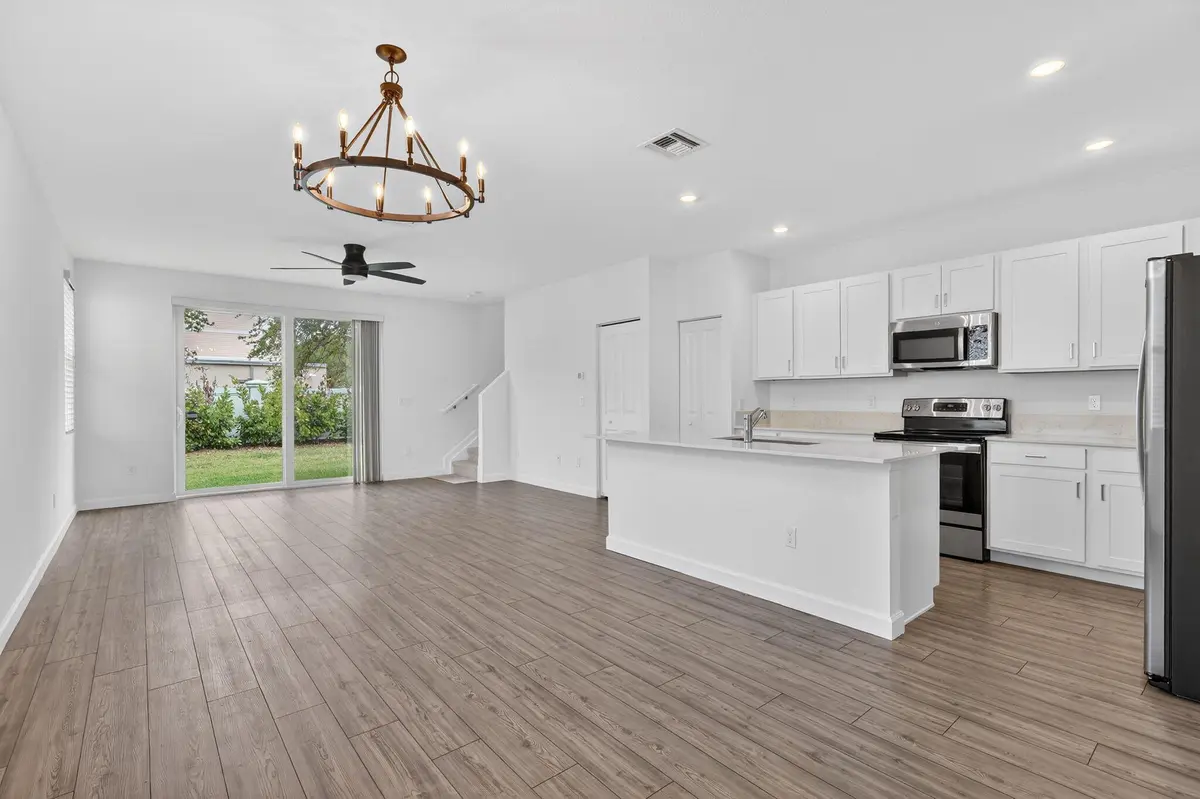 6-web-or-mls-5P1A1352 at 211 SE Woodbark Street, Port St. Lucie