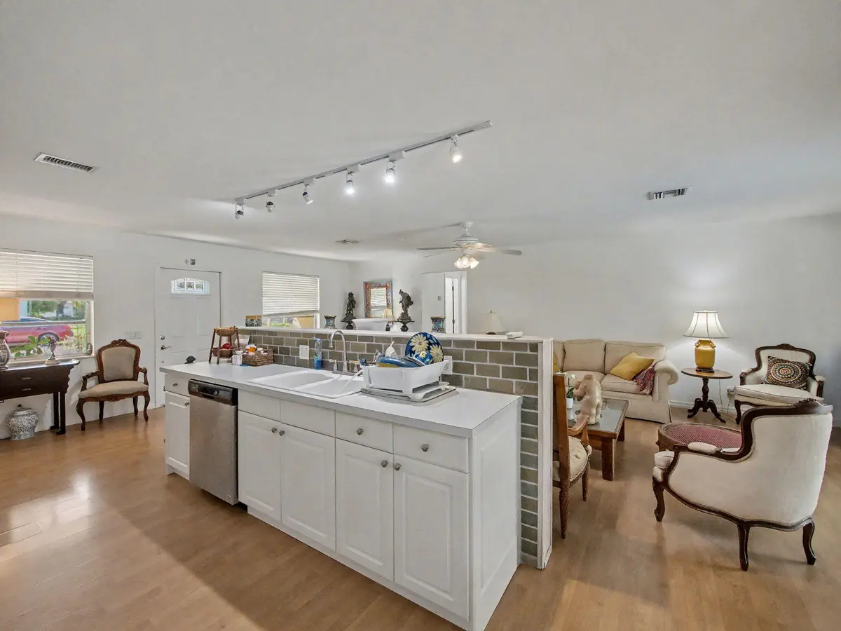5-web-or-mls-012 at 394 Evergreen Avenue, Tequesta