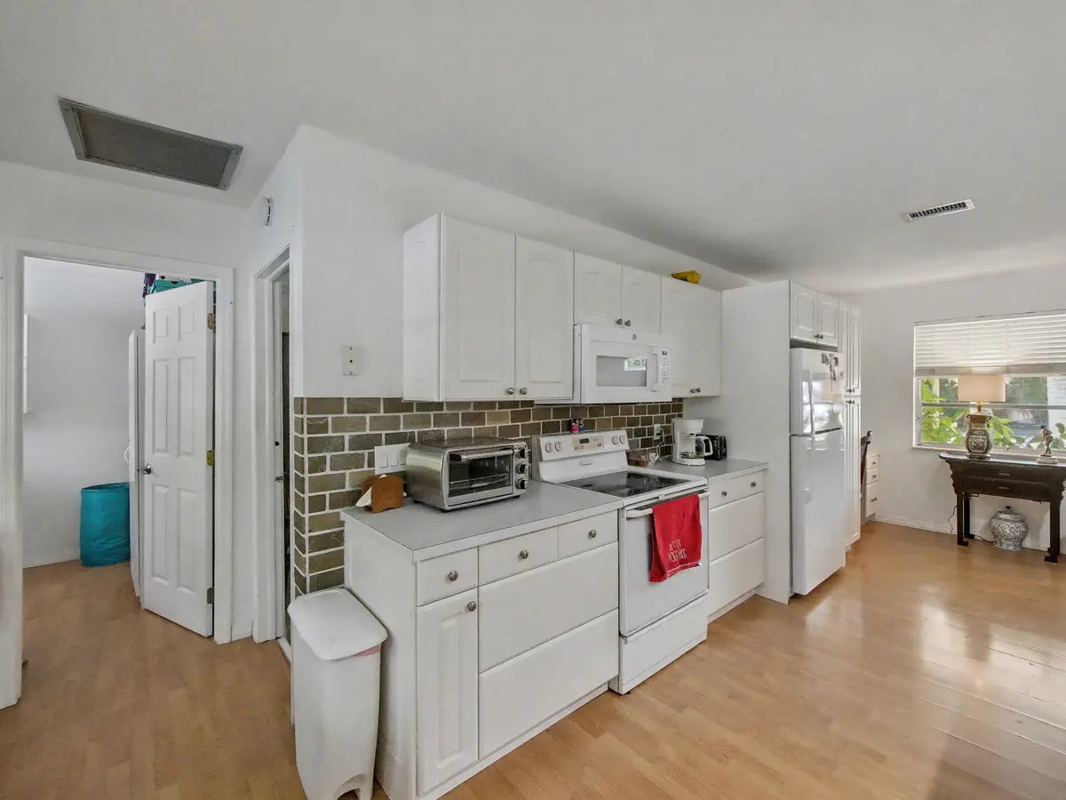 6-web-or-mls-011 at 394 Evergreen Avenue, Tequesta