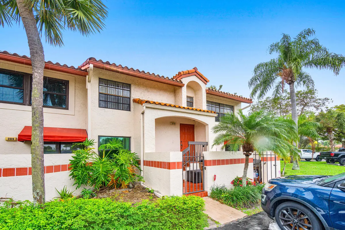 Front at 312 Liberty Court, Deerfield Beach