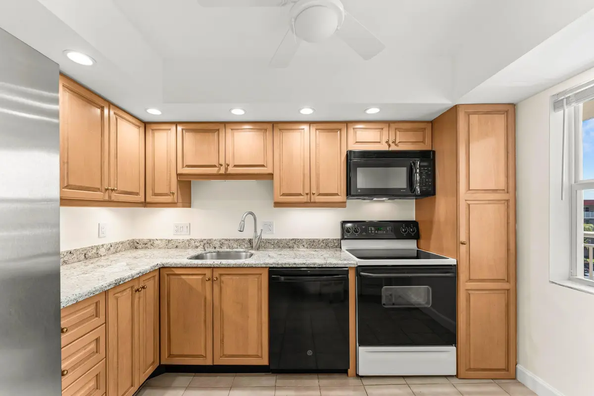 007-3100Northeast48thCourt-415-Lighthous at 3100 NE 48th Court 415, Lighthouse Point
