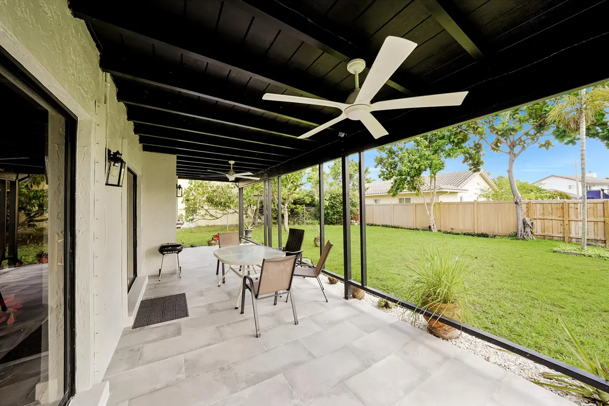 ABC07193-HDR at 6840 W Wedgewood Avenue, Davie