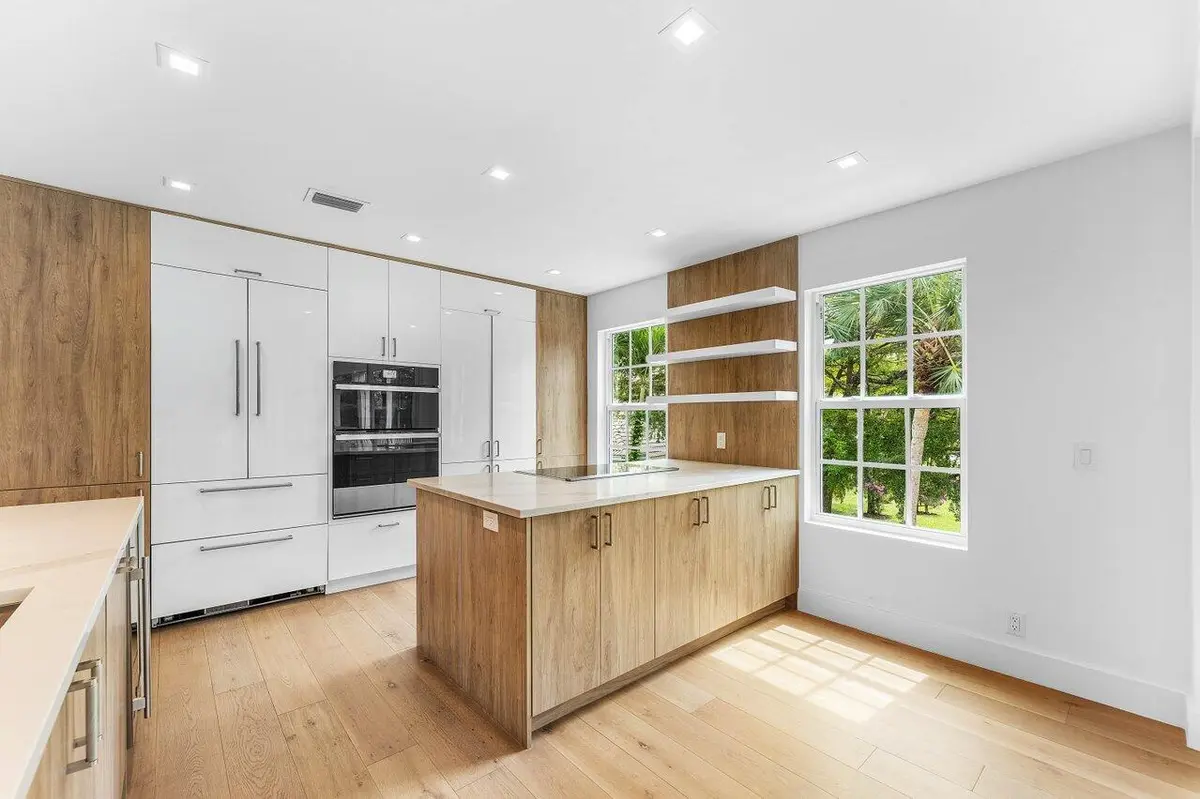 Kitchen at 11847 Pebblewood Drive, Wellington