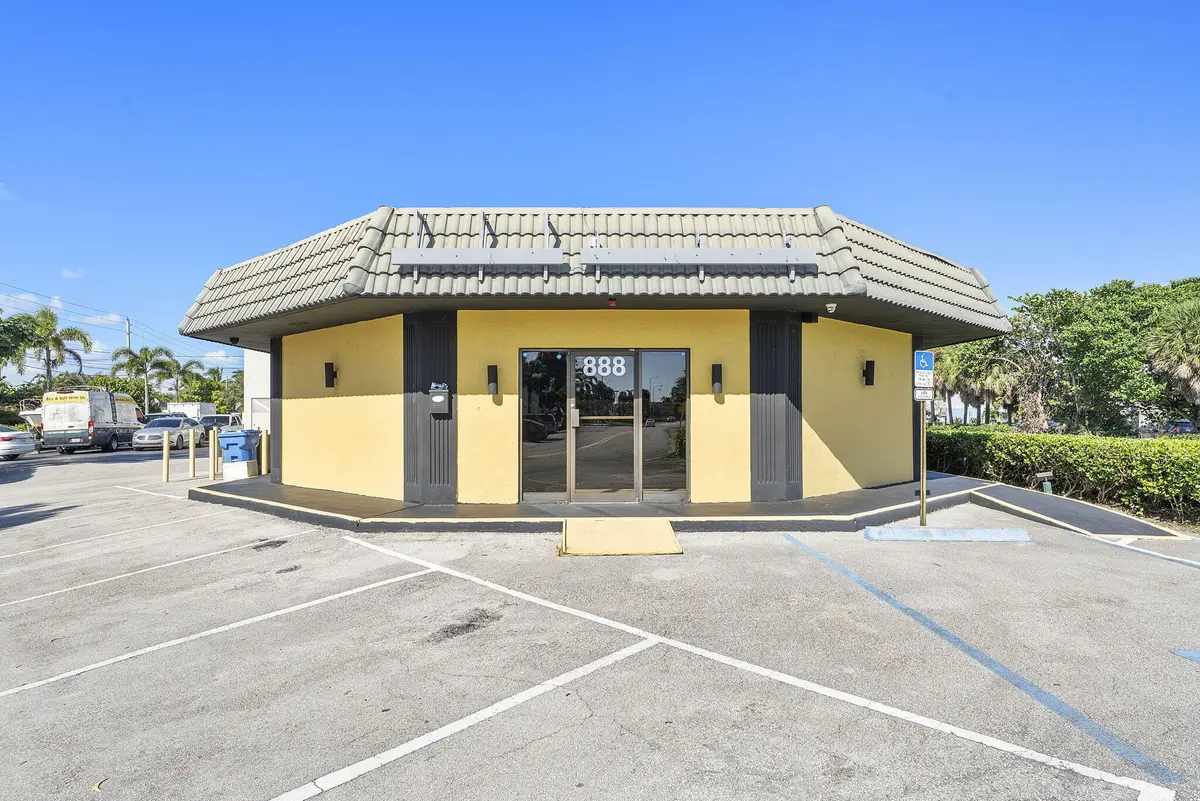 888 E Coast Avenue, Lantana, FL – retail space photo 2