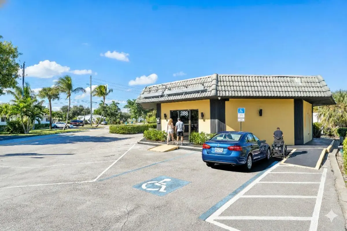 888 E Coast Avenue, Lantana, FL – retail space photo 3