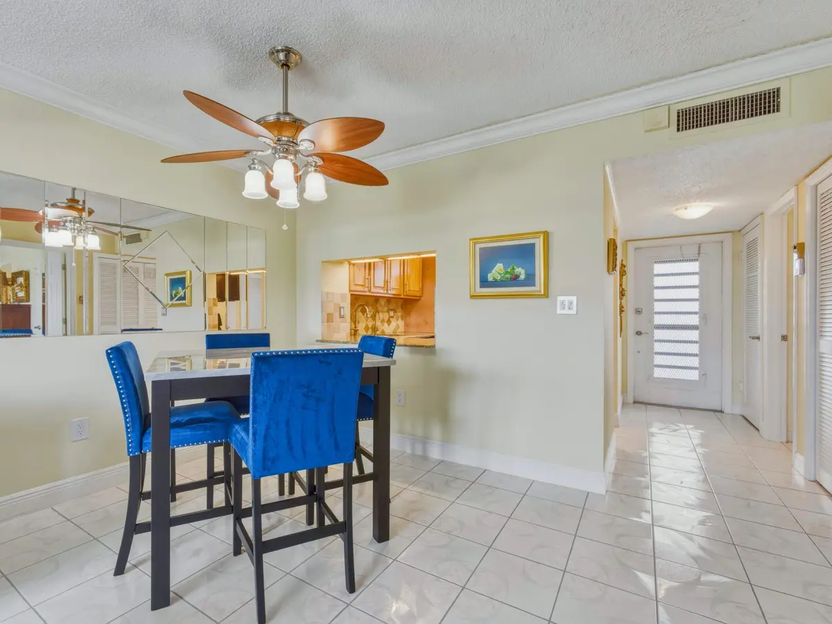 Dining at 9810 Marina Boulevard 1136, Boca Raton