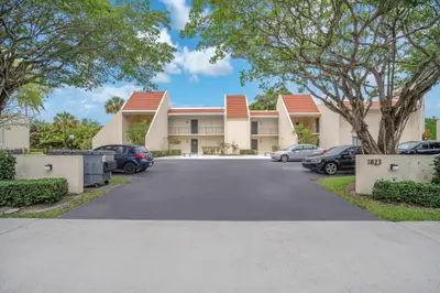 1823 Presidential Way E101, West Palm Beach – Condominium for sale