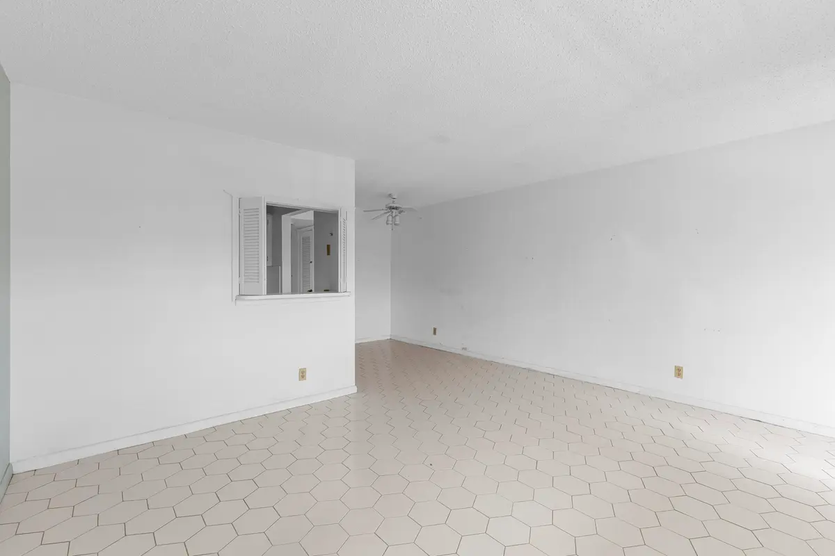 R6II1097 at 72 Ashby B, Deerfield Beach