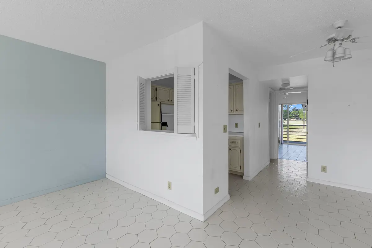 R6II1100 at 72 Ashby B, Deerfield Beach